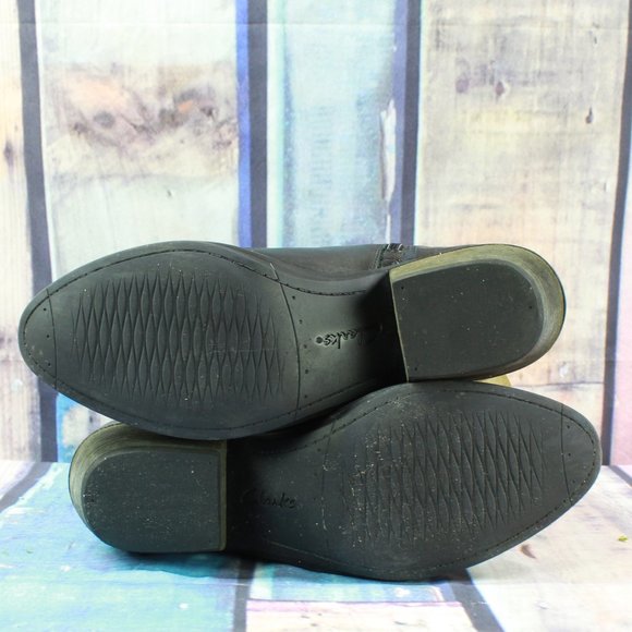 CLARKS Black Croc Leather Side Zip Fashion Ankle Boots Size 8.5 M - Picture 9 of 9